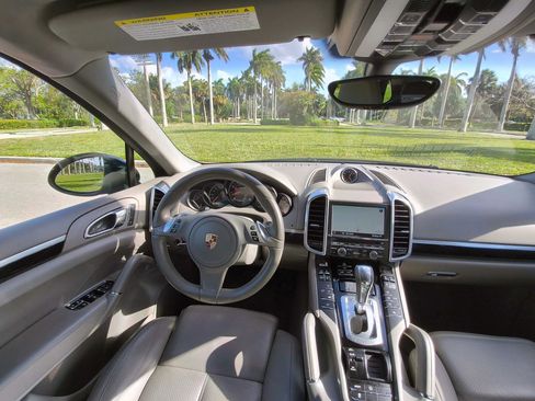 Used 2014 Porsche Cayenne AWD/4WD image 26
