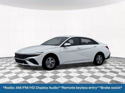 New 2026 Hyundai Elantra SE image 2