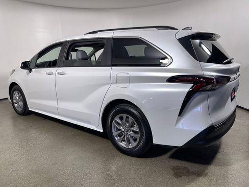 Used 2024 Toyota Sienna XLE image 5