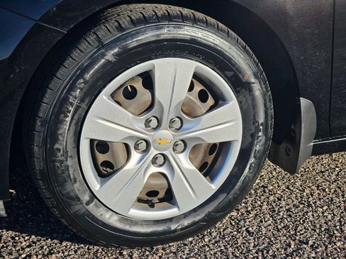 Used 2017 Chevrolet Cruze LS image 20