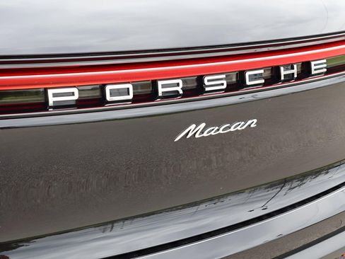Used 2025 Porsche Macan AWD/4WD image 6