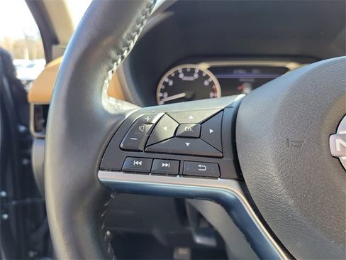 Used 2025 Nissan Sentra SV w/ SV Premium Package image 19