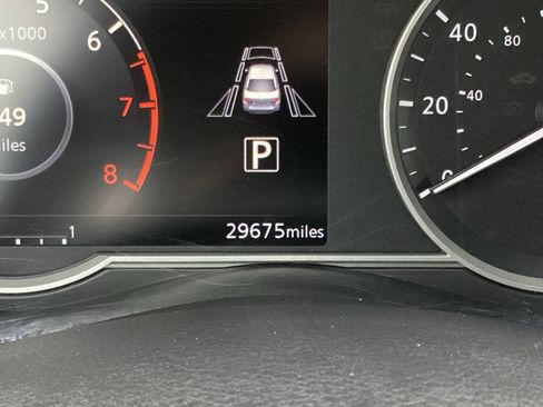 Used 2023 Nissan Versa SV image 3