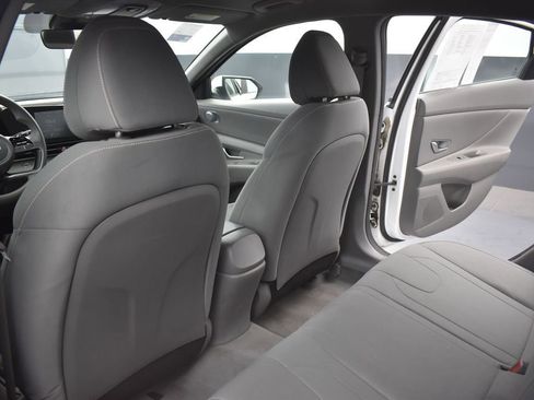 Used 2023 Hyundai Elantra SEL image 14