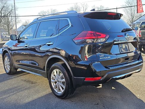 Used 2020 Nissan Rogue SV image 4