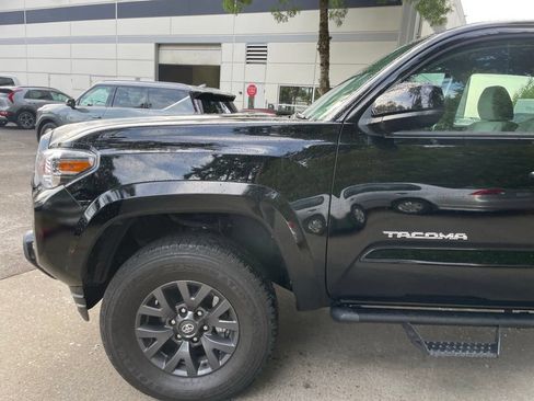 Used 2023 Toyota Tacoma SR5 AWD/4WD image 8