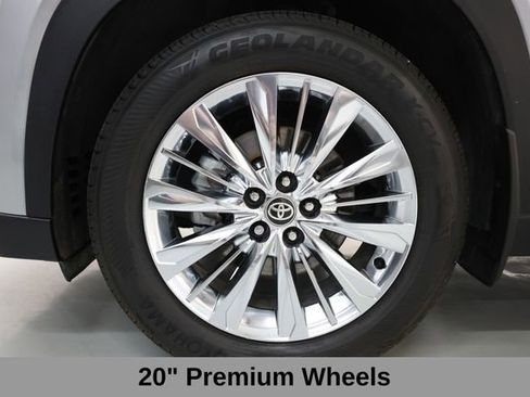 Used 2024 Toyota Grand Highlander Platinum image 41