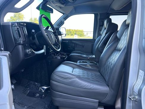 Used 2021 GMC Savana 2500 LS w/ Enhanced Convenience Package image 22