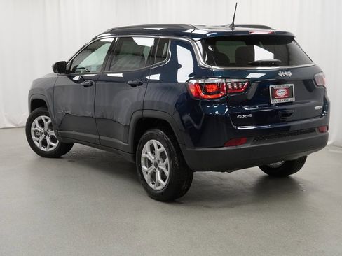 New 2026 Jeep Compass Latitude image 13
