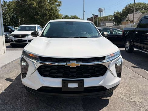 Used 2024 Chevrolet Trax LS w/ Driver Confidence Package FWD image 19