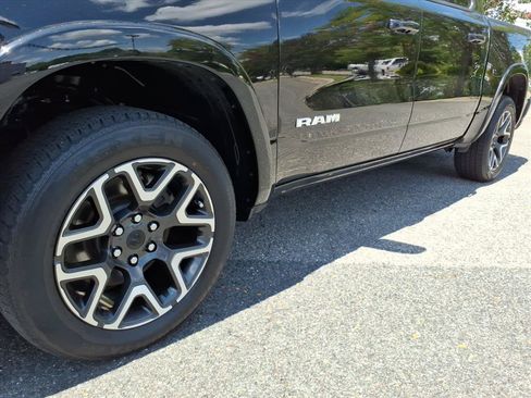 Used 2025 RAM 1500 Laramie AWD/4WD image 10