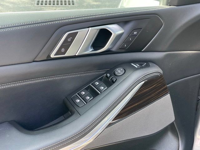 Certified 2024 BMW X5 xDrive40i w/ Premium Package AWD/4WD image 12