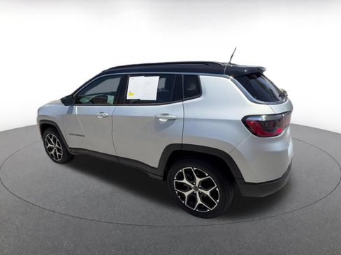 Used 2025 Jeep Compass Limited AWD/4WD image 10