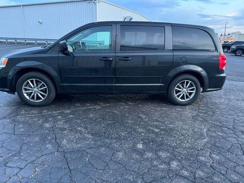 Used 2016 Dodge Grand Caravan SE image 3