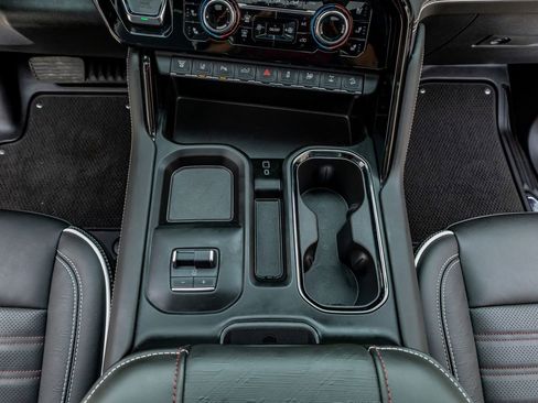 Used 2025 GMC Sierra 2500 AT4X image 27