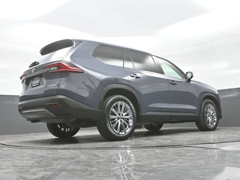Used 2025 Toyota Grand Highlander AWD image 28