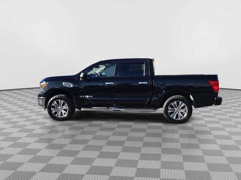 Used 2017 Nissan Titan SL image 5