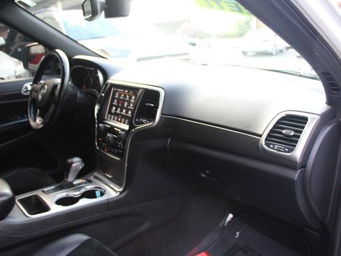 Used 2018 Jeep Grand Cherokee Altitude AWD/4WD image 21
