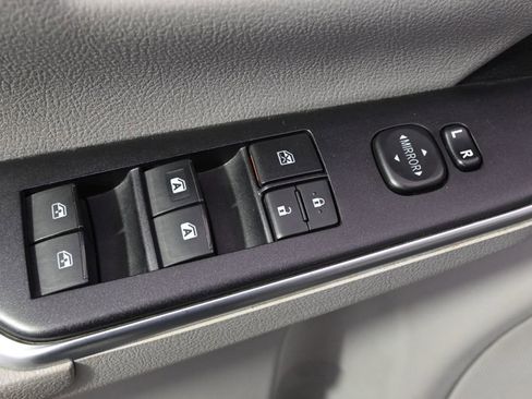 Used 2015 Toyota Camry LE image 23