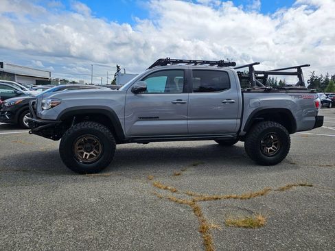 Used 2021 Toyota Tacoma TRD Off-Road AWD/4WD image 5