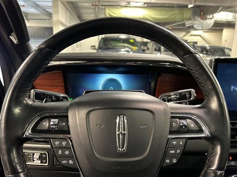 Used 2023 Lincoln Navigator Reserve AWD/4WD image 11