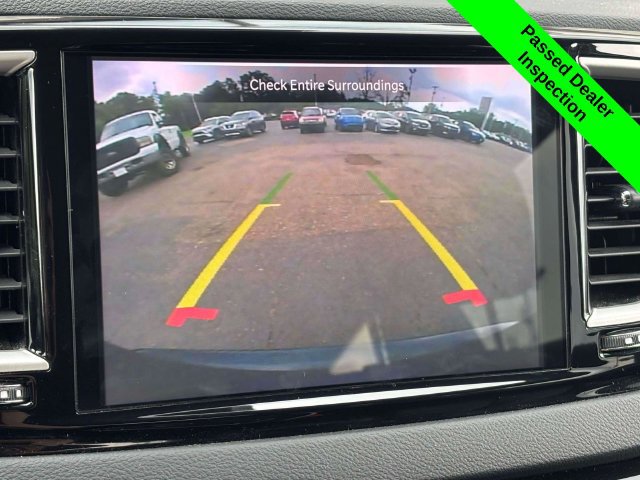 Used 2023 Chrysler Pacifica Touring-L FWD image 17