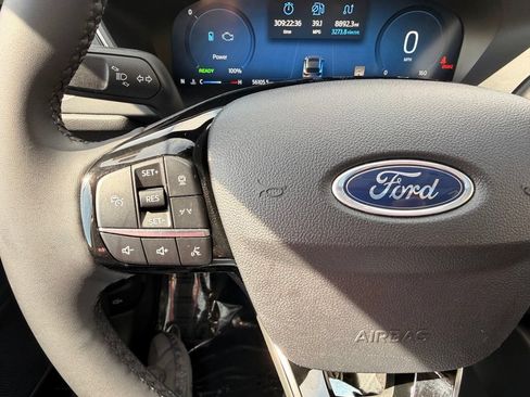 Used 2024 Ford Escape Platinum w/ Premium Technology Package AWD/4WD image 21