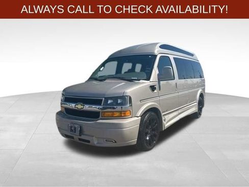 Used 2023 Chevrolet Express 2500 RWD image 3