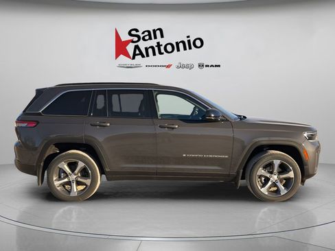 New 2026 Jeep Grand Cherokee Limited AWD/4WD image 9