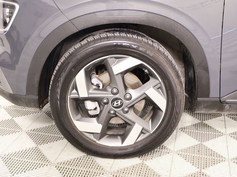 Certified 2025 Hyundai Venue Limited image 18