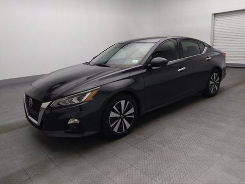 Used 2019 Nissan Altima 2.5 SV image 2