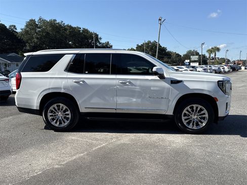 Used 2022 GMC Yukon SLT w/ SLT Premium Package image 6