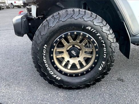 Certified 2023 Jeep Wrangler Unlimited Rubicon w/ Cold Weather Group image 8