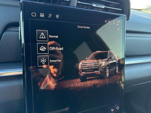 Used 2025 GMC Terrain Elevation image 23