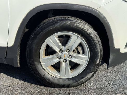 Used 2020 Chevrolet Trax LT w/ LT Convenience Package FWD image 26