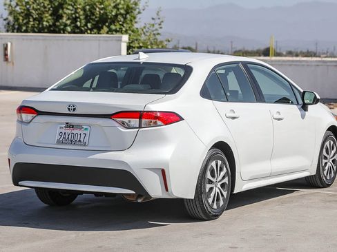 Certified 2022 Toyota Corolla LE FWD image 6