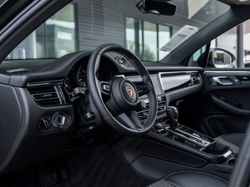 Used 2025 Porsche Macan Turbo AWD/4WD image 4