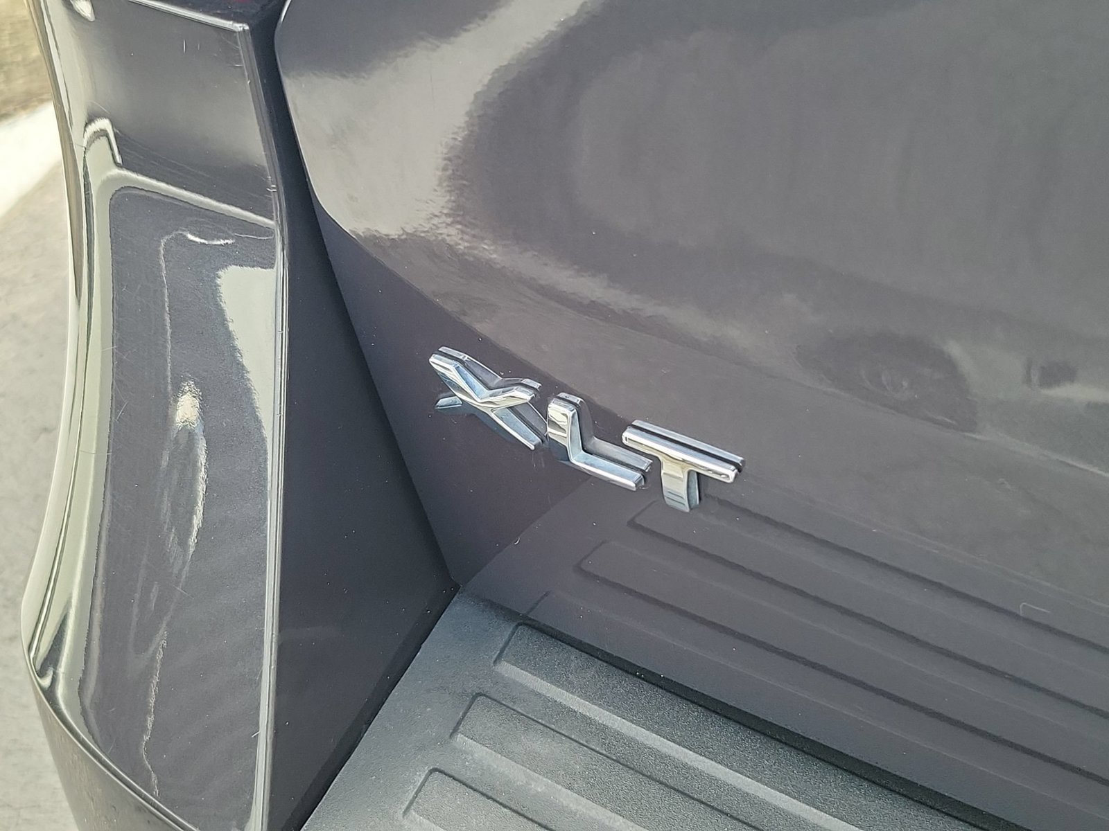 Used 2024 Ford Expedition XLT RWD image 9