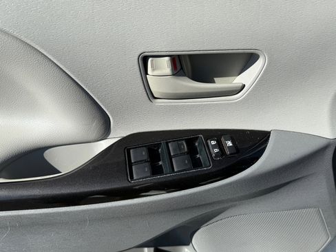 Used 2014 Toyota Sienna LE image 18