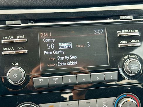 Used 2015 Nissan Rogue S w/ S Family Package image 18