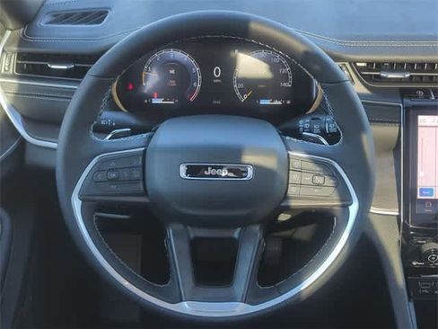 New 2025 Jeep Grand Cherokee Limited image 24