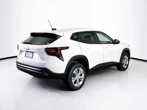 Used 2025 Chevrolet Trax LS image 9