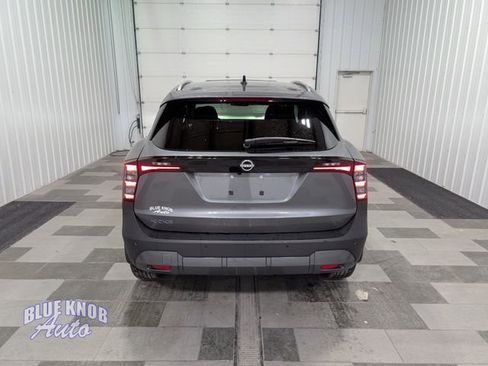 Used 2026 Nissan Kicks SV w/ SV Premium Package FWD image 3