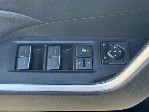 Used 2025 Toyota RAV4 XLE image 23