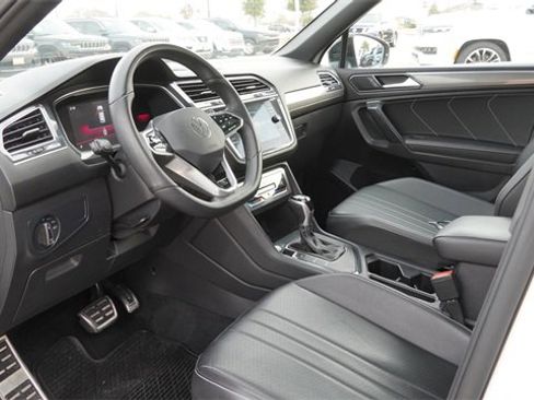 Used 2022 Volkswagen Tiguan SE R-Line image 21