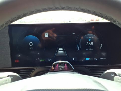 Used 2025 Hyundai Ioniq 5 SE image 15