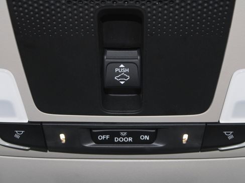 Used 2025 Honda CR-V EX image 12