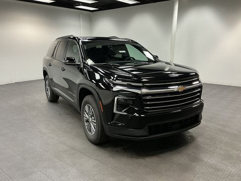 New 2026 Chevrolet Traverse LT w/ LPO, Floor Liner Package FWD image 7