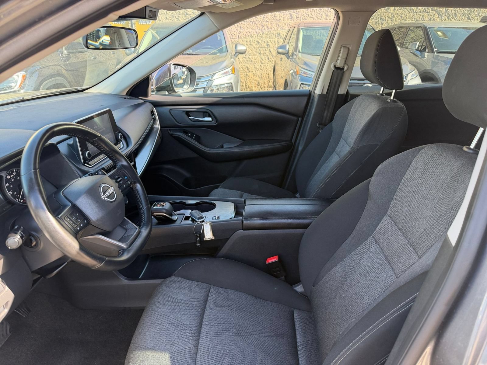 Used 2025 Nissan Rogue SV FWD image 28