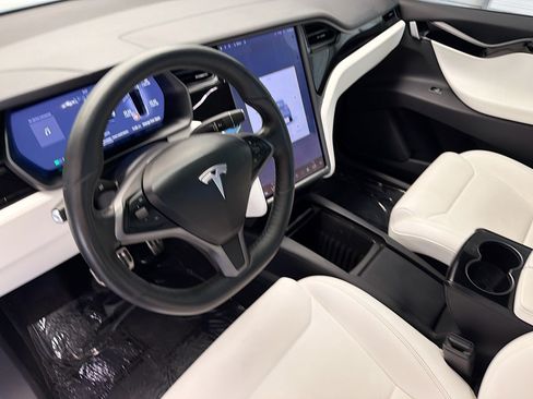 Used 2018 Tesla Model X 75D AWD/4WD image 7